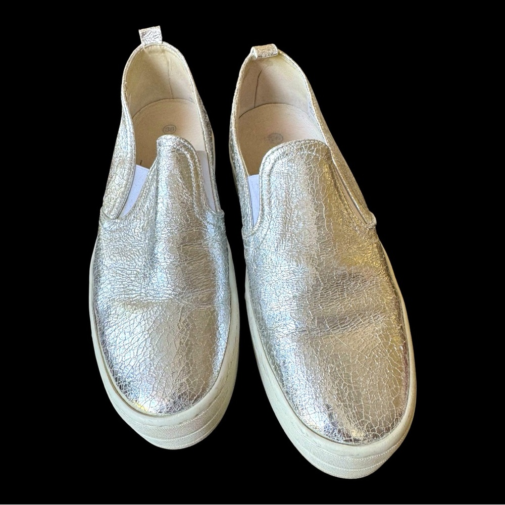 FRED SEGAL FEET crinkled silver leather loafers, 38